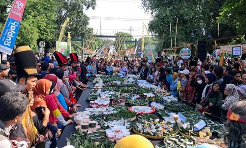 Gayeng, Warga Berebut Jenang Gratis di Festival Jenang Solo