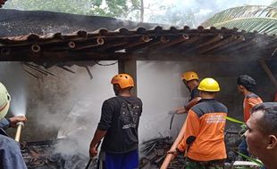 Ditinggal Arisan, Dapur Rumah Warga Karangpandan Karanganyar Terbakar 