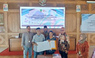 Muhammadiyah Solo Serahkan 4 Rumah dan 1 Gedung Serbaguna Korban Kebakaran