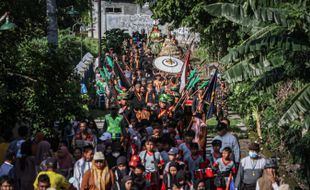 Kirab Haul Ki Ageng Perwito di Ngreden Klaten, Gunungan Legondo Jadi Rebutan