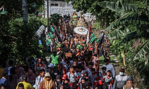 Kirab Haul Ki Ageng Perwito di Ngreden Klaten, Gunungan Legondo Jadi Rebutan