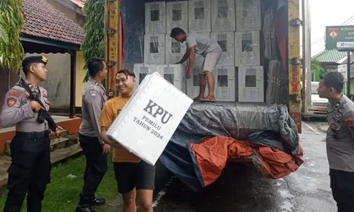 KPU Jepara Mulai Kirim Logistik Pemilu ke Karimunjawa