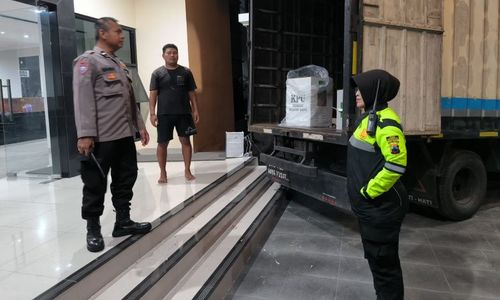 Polisi Kawal Ketat Pengembalian Logistik Pemilu ke Gudang KPU Karanganyar