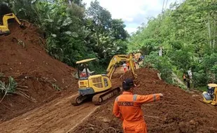 Longsor, Akses Jalan Banjarnegara-Pekalongan Tertutup