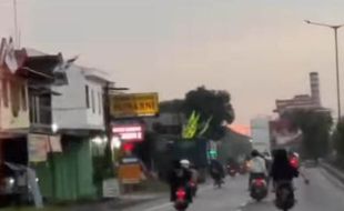 Viral Pemotor Ugal-ugalan Bawa Sajam di Jl Jogja-Solo, Polres Klaten: Kami Cek