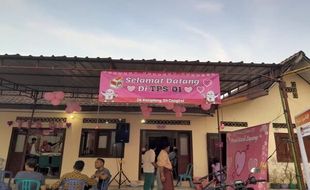 Unik! TPS di Desa Cangkol Sukoharjo Ini Tampil dalam Nuansa Pink