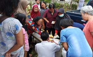 Seusai Nyoblos, Emak-emak di Salatiga Serbu Sembako Murah