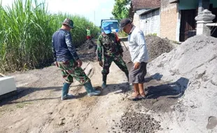 TMMD Sengkuyung Tahap I Bangun Jalan Kalijirak-Gaum Karanganyar