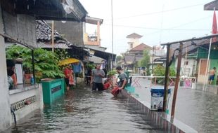 Hujan Deras Guyur Solo, Kampung Todipan Purwosari Solo Tergenang Air