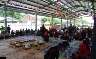 Jelang Pindahan, Pedagang Eks Pasar Babadan Teloyo Klaten Gelar Tumpengan