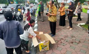 Dukung Toleransi, Penghayat Kepercayaan di Sragen Bagikan 100 Paket Takjil