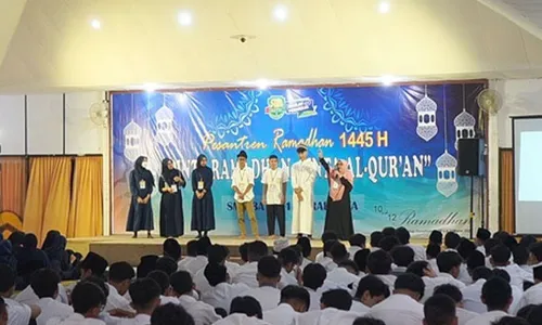 SMA Batik 1 Solo Menggelar Pesantren Ramadhan