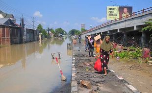 Banjir di Jalan Pantura Demak-Semarang Mulai Surut