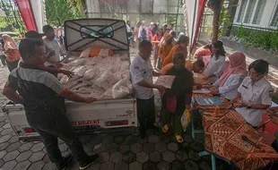 Antrean Warga di Bazar Pangan Murah Boyolali, 4,5 Ton Beras Ludes dalam 2 Jam