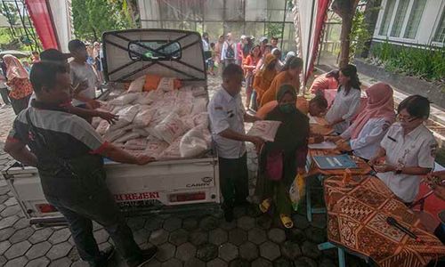 Antrean Warga di Bazar Pangan Murah Boyolali, 4,5 Ton Beras Ludes dalam 2 Jam