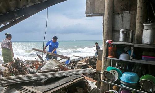 Gelombang Tinggi dan Angin Kencang Rusak Puluhan Rumah di Pesisir Mataram NTB