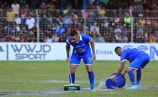 Stadion Cendrawasih Biak Tergenang Air, Laga Final Liga 2 Dihentikan 30 Menit