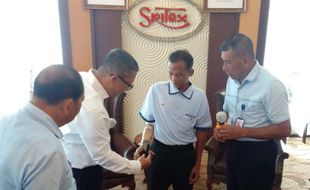 Dengan Tangan Robot, Remin Bisa Kembali Bekerja di PT Sritex Sukoharjo