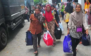 Pemulangan Korban Banjir Demak dari Posko Pengungsian di Gedung DPRD Kudus