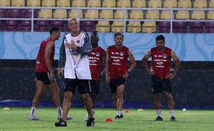 Coach Milo Pimpin Latihan Persis Solo Jelang Laga Liga 1 Melawan Barito Putera