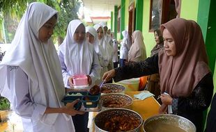 Bank Dunia Sebut Makan Gratis Bukan Solusi Stunting, Ini Respons RI