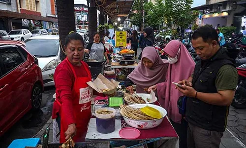 Berburu Aneka Makanan Jadul untuk Buka Puasa di Koridor Gatsu Solo