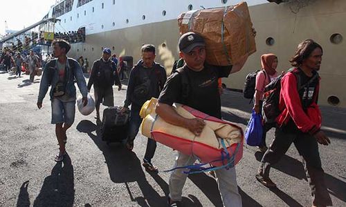 Pemudik dari Indonesia Bagian Timur Tiba di Pelabuhan Tanjung Perak Surabaya