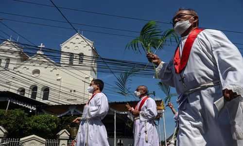 Minggu Palma di Gereja St Antonius Purbayan, Yesus Buka Kedok Kekuasaan Dunia