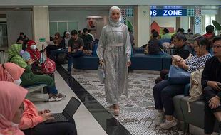 Peragaan Busana Muslim Semarakkan Ramadan di Bandara Adi Soemarmo