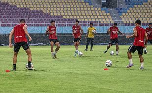 Latihan Persis Solo Jelang Pertandingan Liga 1 Melawan PSM Makassar