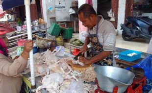 Tembus Rp42.000/Kg, Harga Daging Ayam di Sukoharjo Naik Ugal-ugalan