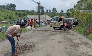 Jalan Kawasan Kemuning Karanganyar Rusak Parah, Kerap Sebabkan Kecelakaan