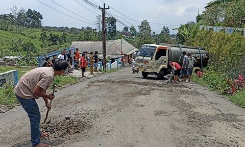 Jalan Kawasan Kemuning Karanganyar Rusak Parah, Kerap Sebabkan Kecelakaan