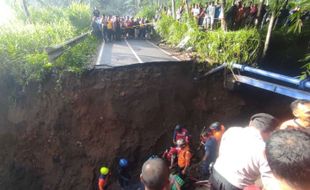 Jembatan di Salatiga Ambrol, 1 Korban Meninggal, 1 Orang Dalam Pencarian