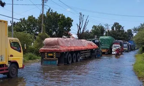 Banjir bikin Macet, Antren Kendaraan ke Semarang dari Mijen Mengular