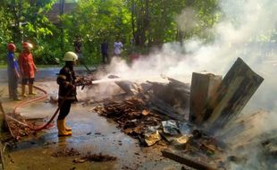 Warung Bakso dan Toko Kelontong di Ngreco Sukoharjo Ludes Terbakar