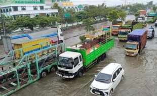 Hujan Deras Guyur Semarang, Jalur Pantura Kaligawe Banjir