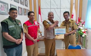 Pemkab Karanganyar Salurkan Bantuan Uang Rp100 Juta untuk Korban Banjir Demak