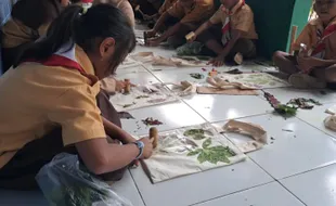 Serunya Siswa SDN 2 Gumukrejo Boyolali Bermain Sambil Belajar Teknik Ecoprint