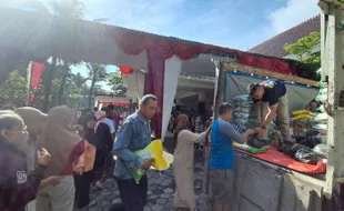 Bazar Pangan, Warga Boyolali Rela Antre Sejam Lebih demi Beli Beras Murah