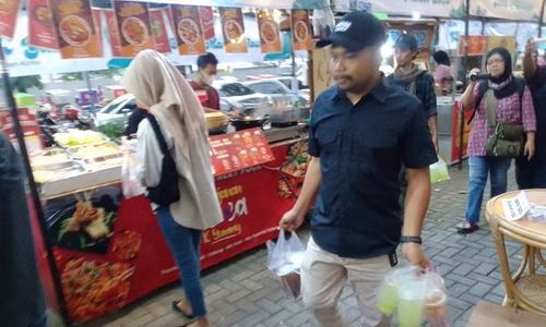 Dukung UMKM, Caleg Rising Star Borong Dagangan di Kampung Ramadan Sukoharjo