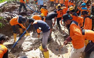 Ayah dan Anak Korban Longsor Sambirejo Sragen Diduga Tertimbun di Kamar Mandi