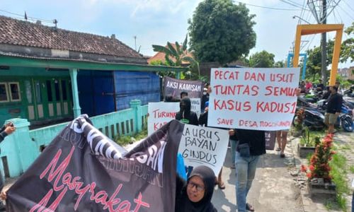 Warga Tlogorandu Klaten Demo Tuntut Perangkat Desa Terjerat Pencurian Dipecat