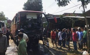 Kecelakaan Beruntun Libatkan Bus di Malang, 1 Anak Meninggal & 5 Orang Terluka