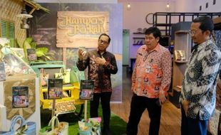 Semen Gresik Luncurkan Hampers Berkah Nglarisi Produk UMKM Lokal