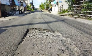 Jl Mojo Berlubang dan Bergelombang, Warga Berharap Segera Ada Perbaikan