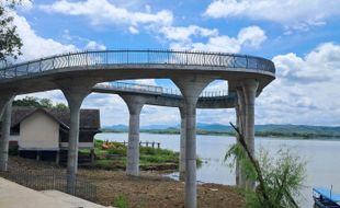 Hampir Jadi, Jembatan Kaca WGM Wonogiri Masih Tunggu Kepastian Standar Keamanan