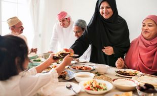 Begini Kiat Bisa tetap Makan Enak tanpa Muncul Masalah saat Lebaran