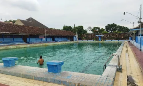 2 Hari Buka, Kolam Renang Tirtomoyo Jebres Solo Sepi Pengunjung Padusan