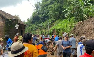 Longsor Terjang Desa Rahtawu Kudus, 2 Rumah Terdampak & Jalan Desa Tertutup